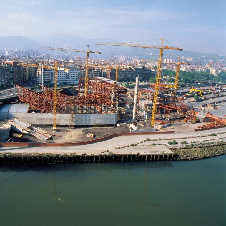 Fotos construcción Museo Guggenheim Bilbao. © Aitor Ortiz para el Museo Guggenheim Bilbao