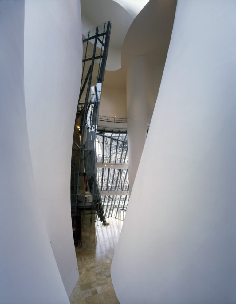 Interior del Museo Guggenheim Bilbao. © FMGB Guggenheim Bilbao Museoa, Bilbao 2024. Foto: Erika Ede